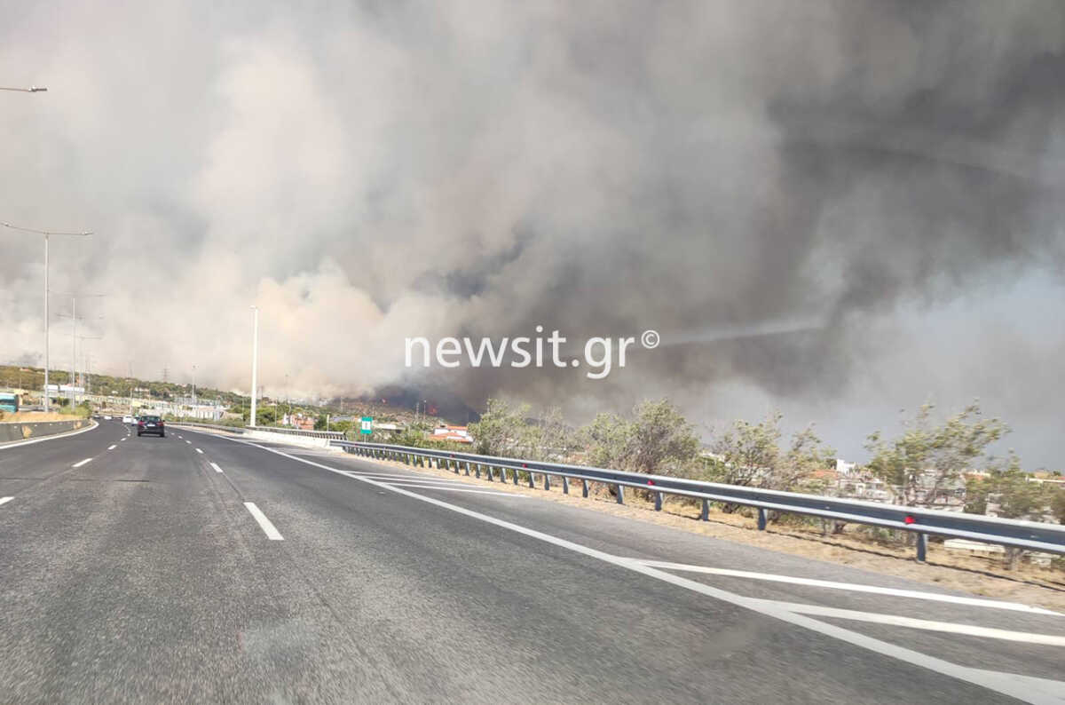 Φωτιά στο Λουτράκι: Στις φλόγες σπίτια, νέες εντολές εκκένωσης – Κραυγή αγωνίας από τον δήμαρχο