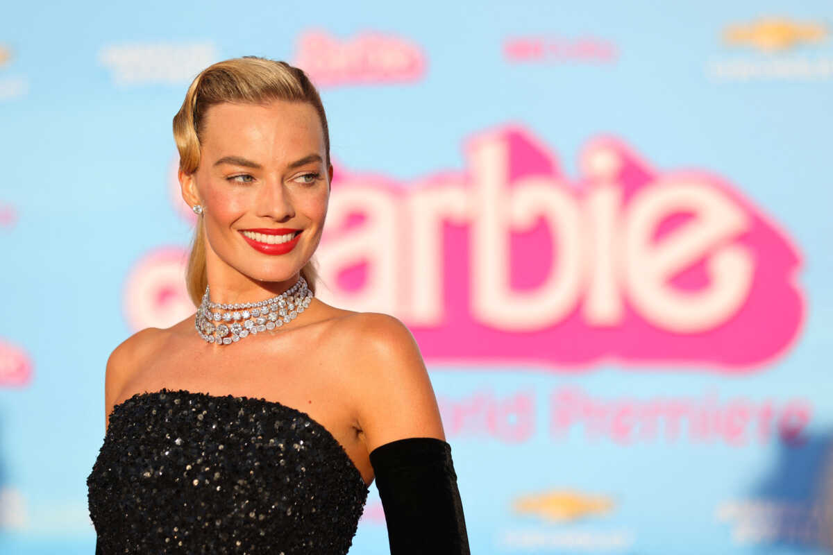 Η Margot Robbie έκανε την ανατροπή και φόρεσε μαύρα στην πρεμιέρα της Barbie