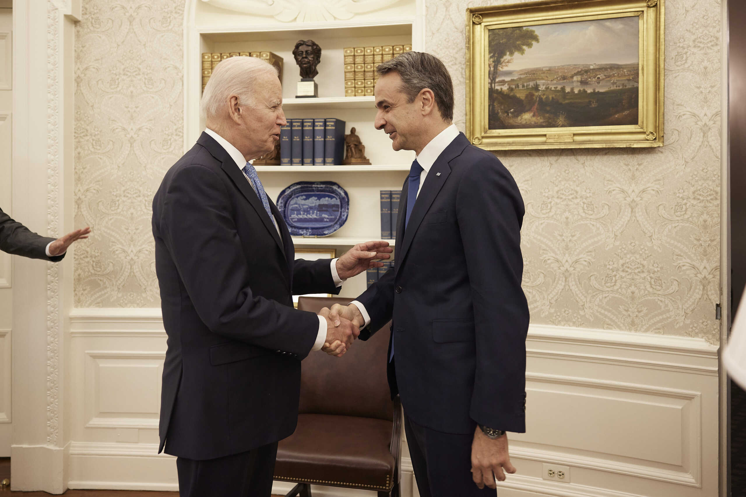 Τηλεφωνική επικοινωνία Μητσοτάκη και Μπάιντεν – Συζήτηση για συνεργασία σε άμυνα και ενέργεια