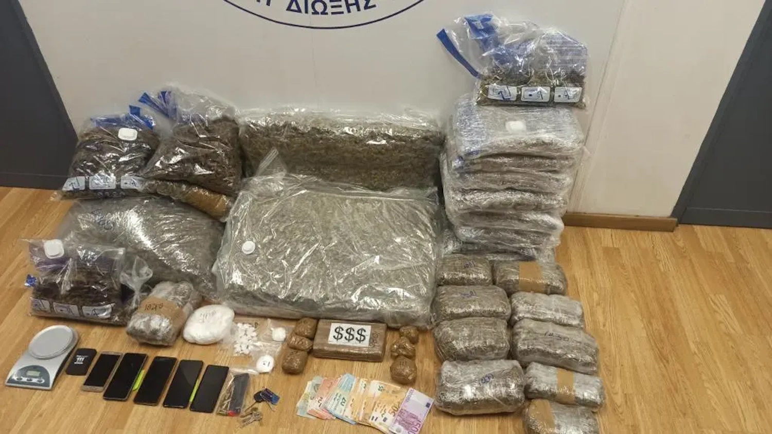 Δύο συλλήψεις για διακίνηση ναρκωτικών σε δυτική Αττική και Πειραιά – Κατασχέθηκαν κιλά κοκαΐνης και κάνναβης