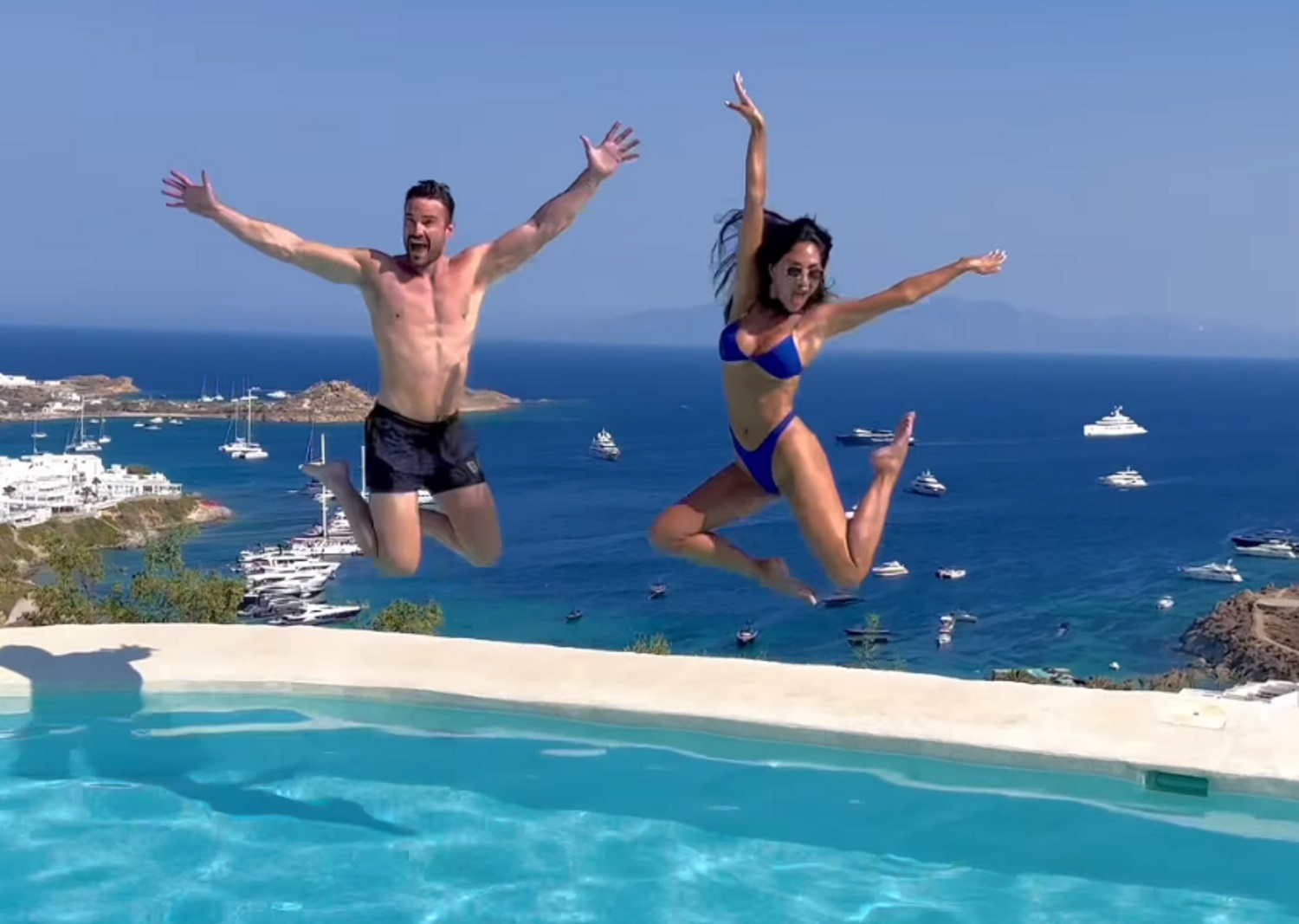 Η Nicole Scherzinger είναι στην Ελλάδα και «έντυσε» στα γαλανόλευκα το προφίλ της