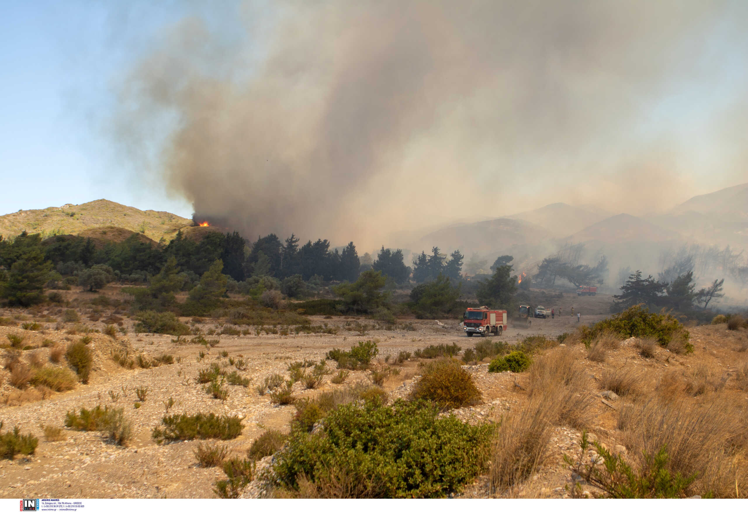 Φωτιά στην Κέρκυρα: Σε δύο μέτωπα η οι φλόγες, φόβοι για μεγάλες αναζωπυρώσεις λόγω ανέμων
