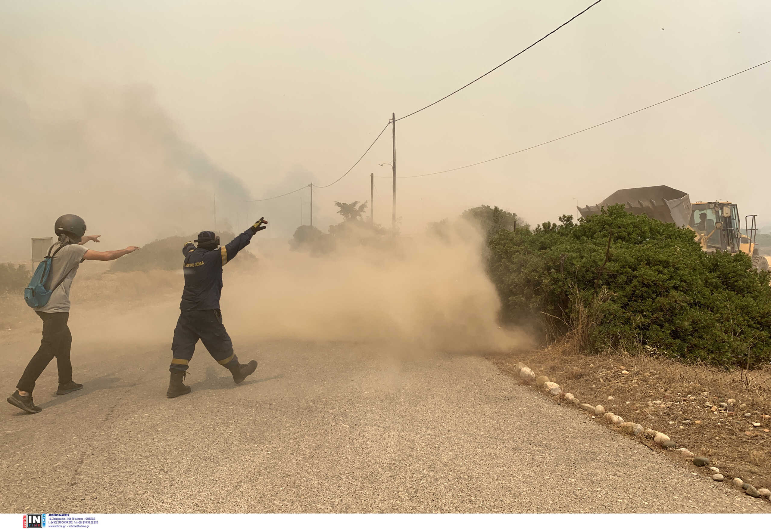 Φωτιά σε Ρόδο, Κάρυστο και Κέρκυρα: Συνεχείς εκκενώσεις και τιτάνια μάχη με αναζωπυρώσεις και ανέμους