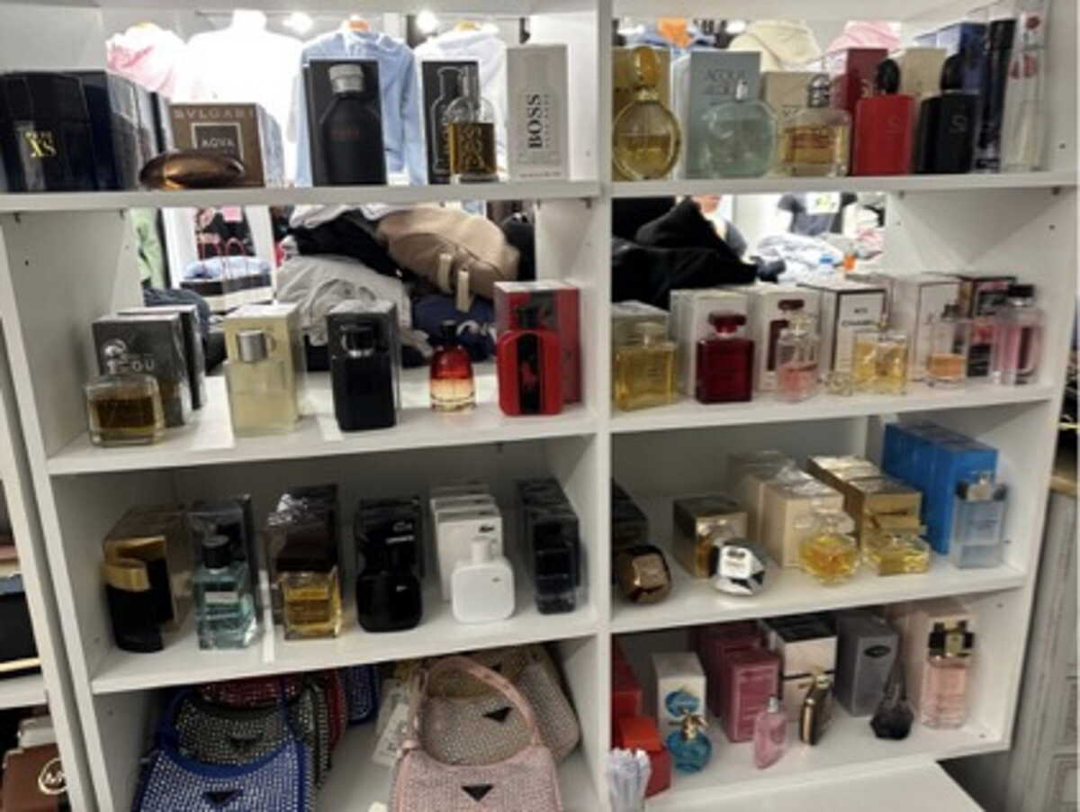 Μαγαζιά με χιλιάδες ρούχα και προϊόντα «μαϊμού» εντόπισε ο ΣΔΟΕ σε Ρόδο και Κω
