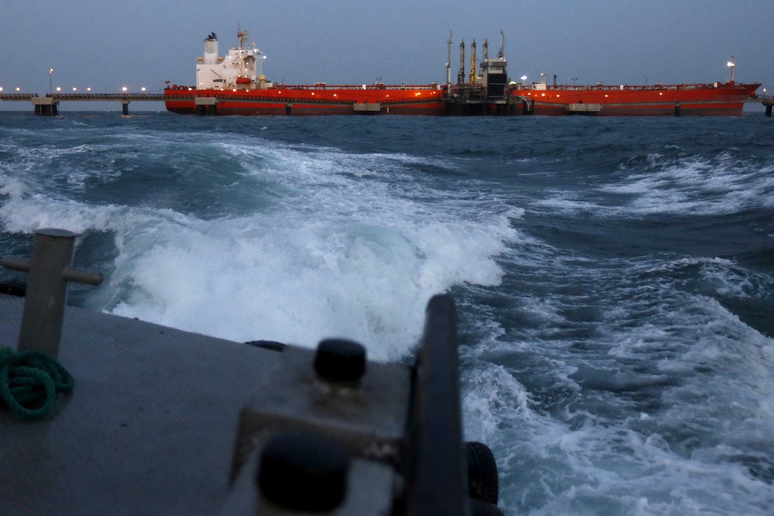 Ιράν: Κατασχέθηκαν δυο πλοία για λαθρεμπόριο καυσίμων