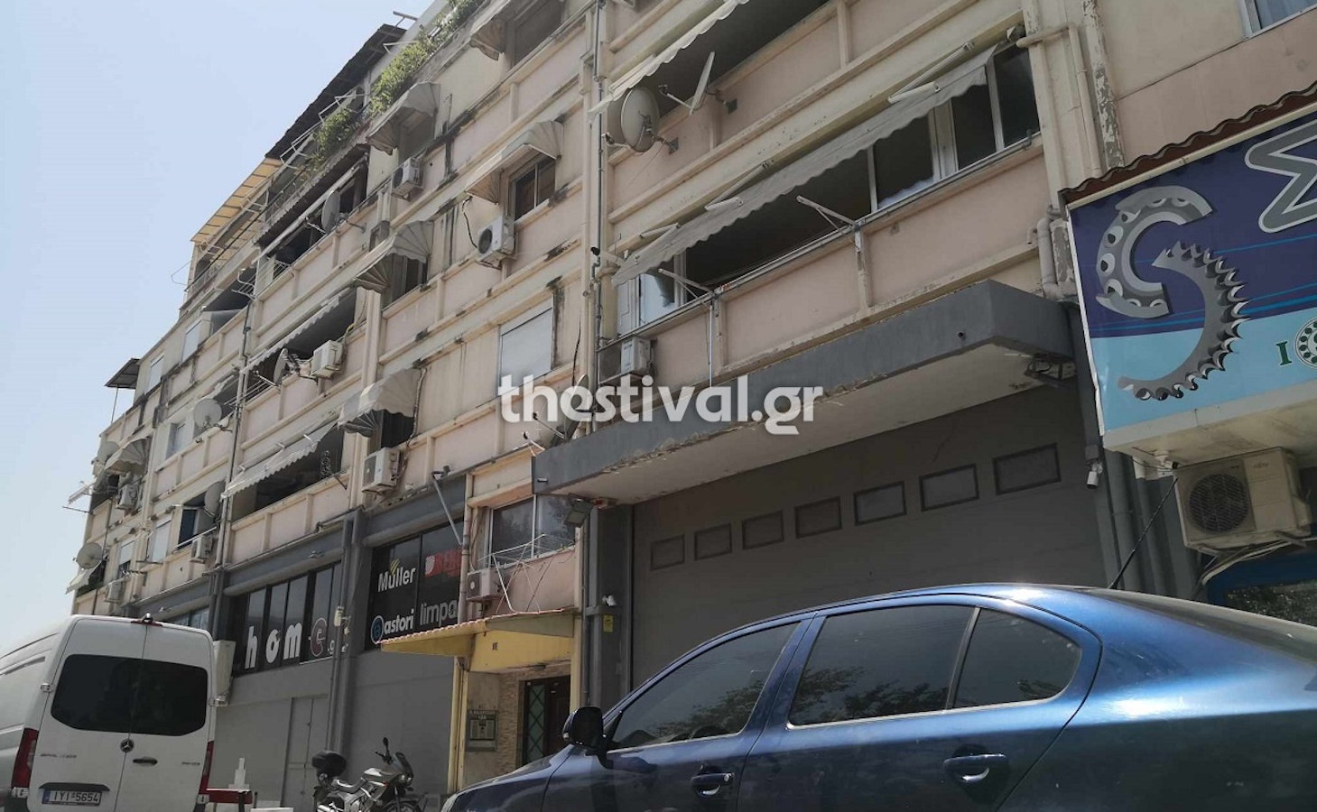 Θεσσαλονίκη: Μαχαίρωσε μέχρι θανάτου 65χρονο και παραδόθηκε – Τι έγραψε στον τοίχο του διαμερίσματος ο δράστης