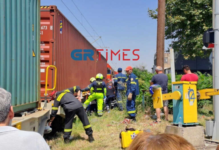 Θεσσαλονίκη: Πέθανε ο οδηγός της μηχανής που συγκρούστηκε με τρένο