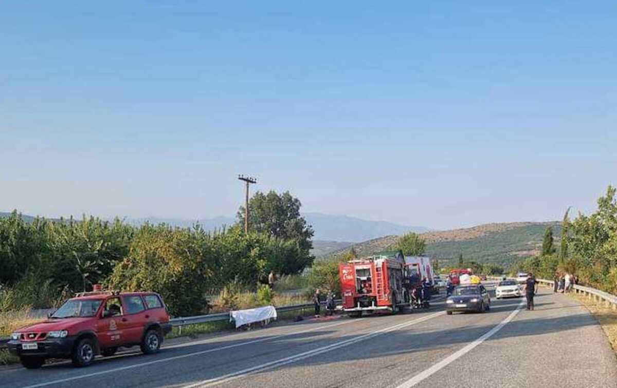 Έδεσσα: ΙΧ συγκρούστηκε με νταλίκα και μπήκε από κάτω της – Πέντε νεκροί