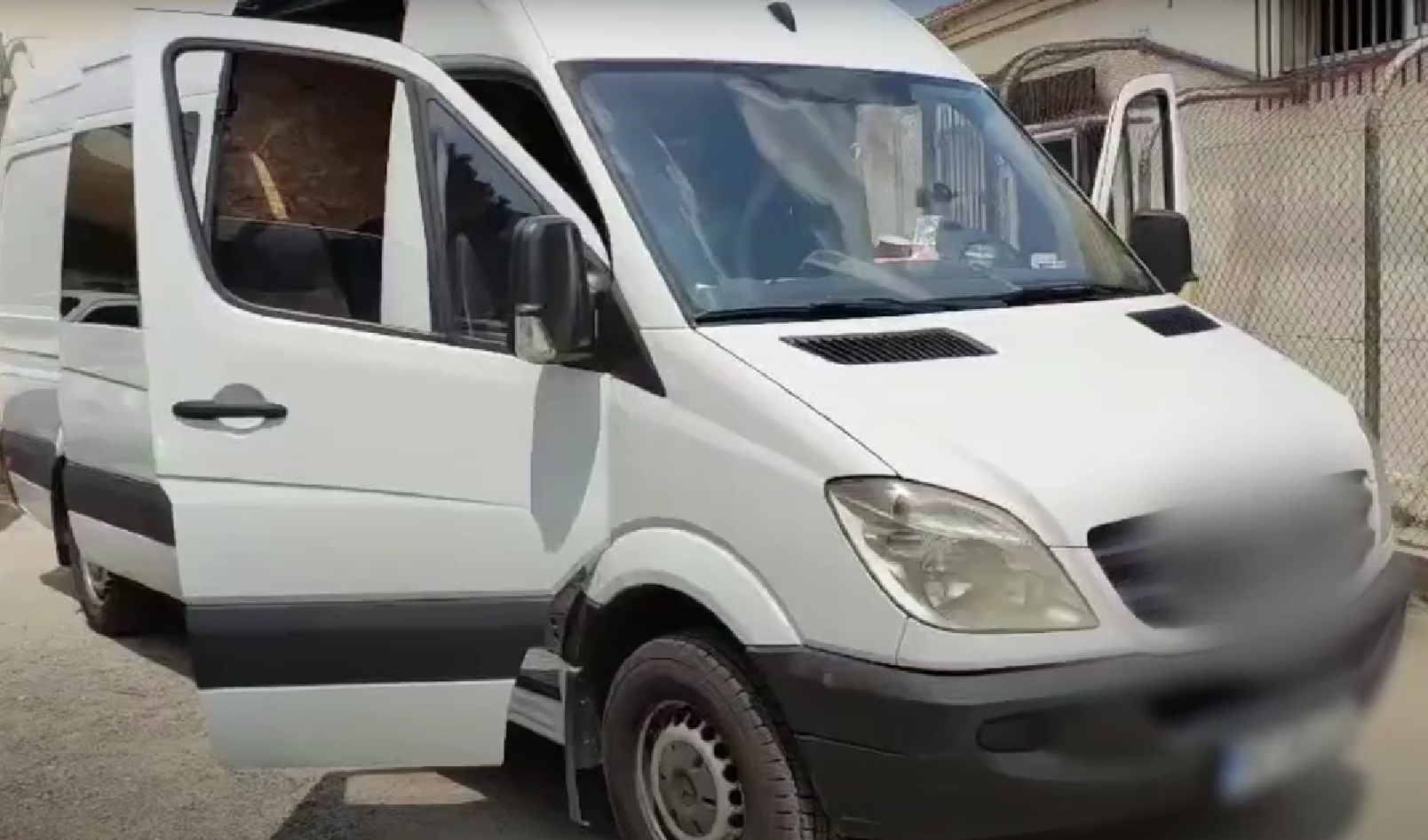 Σουφλί: Διακινητής είχε κρύψει μετανάστες στον χώρο εμπορευμάτων ενός βαν