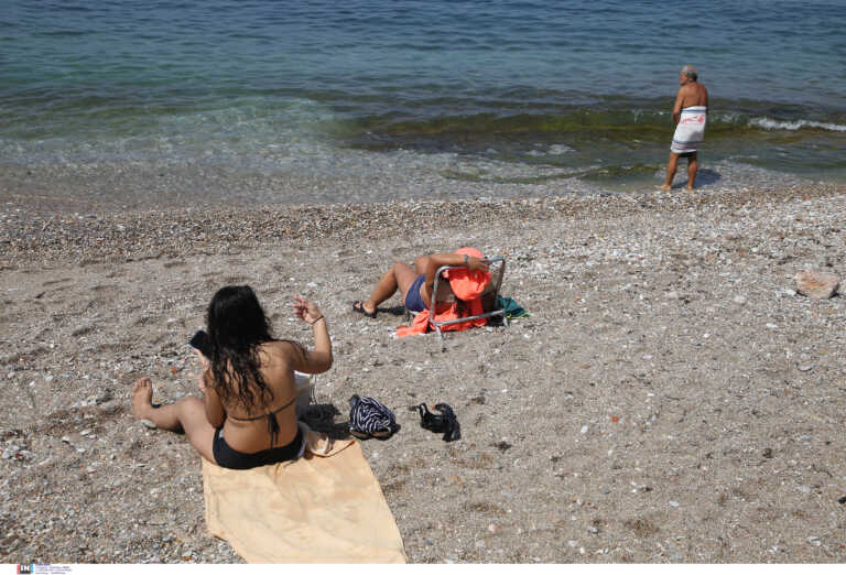 Συνελήφθη στη Βουλιαγμένη 66χρονος που φωτογράφιζε 18χρονη στην παραλία «Μικρό Καβούρι»