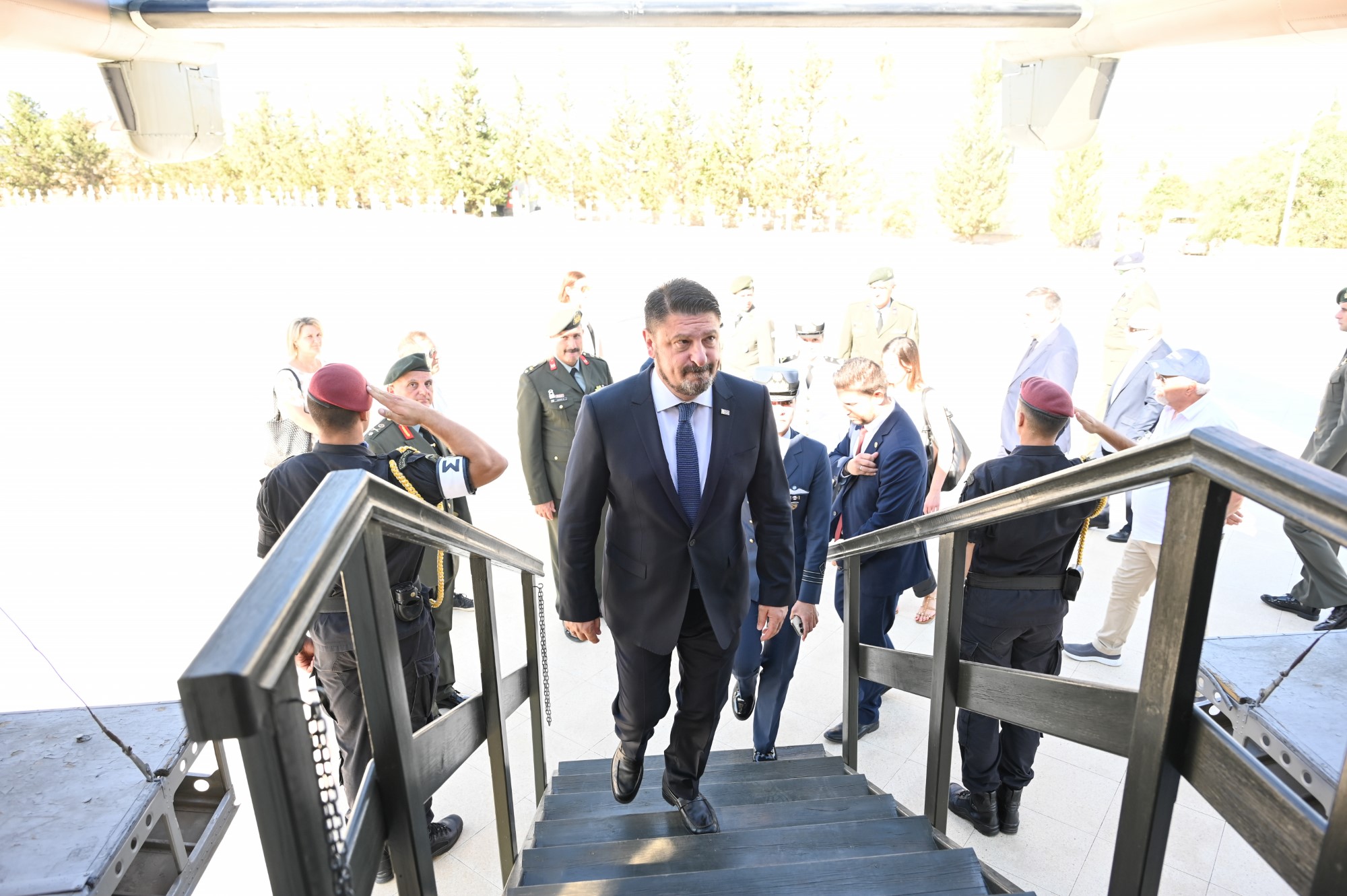 Ôçí ÔåôÜñôç 19 êáé ôçí ÐÝìðôç 20 Éïõëßïõ 2023 ï Áñ÷çãüò ÃÅÅÈÁ
Óôñáôçãüò Êùíóôáíôßíïò Öëþñïò ðñáãìáôïðïéåß åðßóçìç åðßóêåøç óôçí Êýðñï,
ðñïêåéìÝíïõ íá ðáñáóôåß óôéò åêäçëþóåéò ãéá ôçí 49ç ÅðÝôåéï ÌíÞìçò ôùí
Ðåóüíôùí Áîéùìáôéêþí êáé Ïðëéôþí êáôÜ ôçí ôïõñêéêÞ åéóâïëÞ ôïõ 1974. Ôéò
åêäçëþóåéò èá ôéìÞóåé ìå ôçí ðáñïõóßá ôïõ ï Õöõðïõñãüò ÅèíéêÞò ÂÂÂÂÂÂ¶ìõíáò ê.
Íéêüëáïò ×áñäáëéÜò.