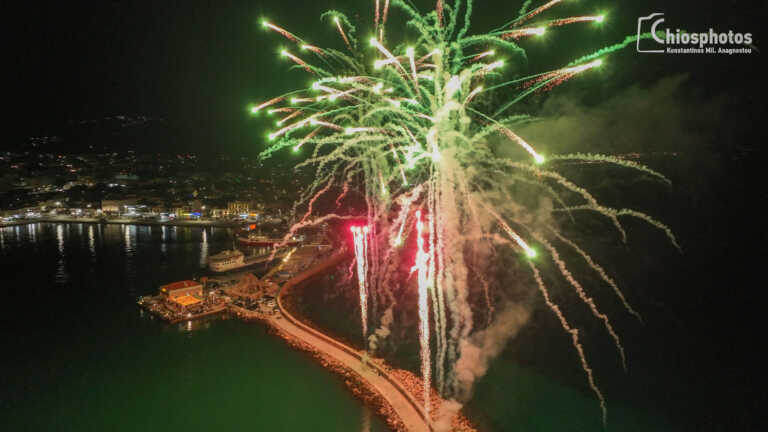 Ομογενείς έκαναν τη νύχτα - μέρα στη Χίο με πυροτεχνήματα για την ημέρα της ανεξαρτησίας των ΗΠΑ