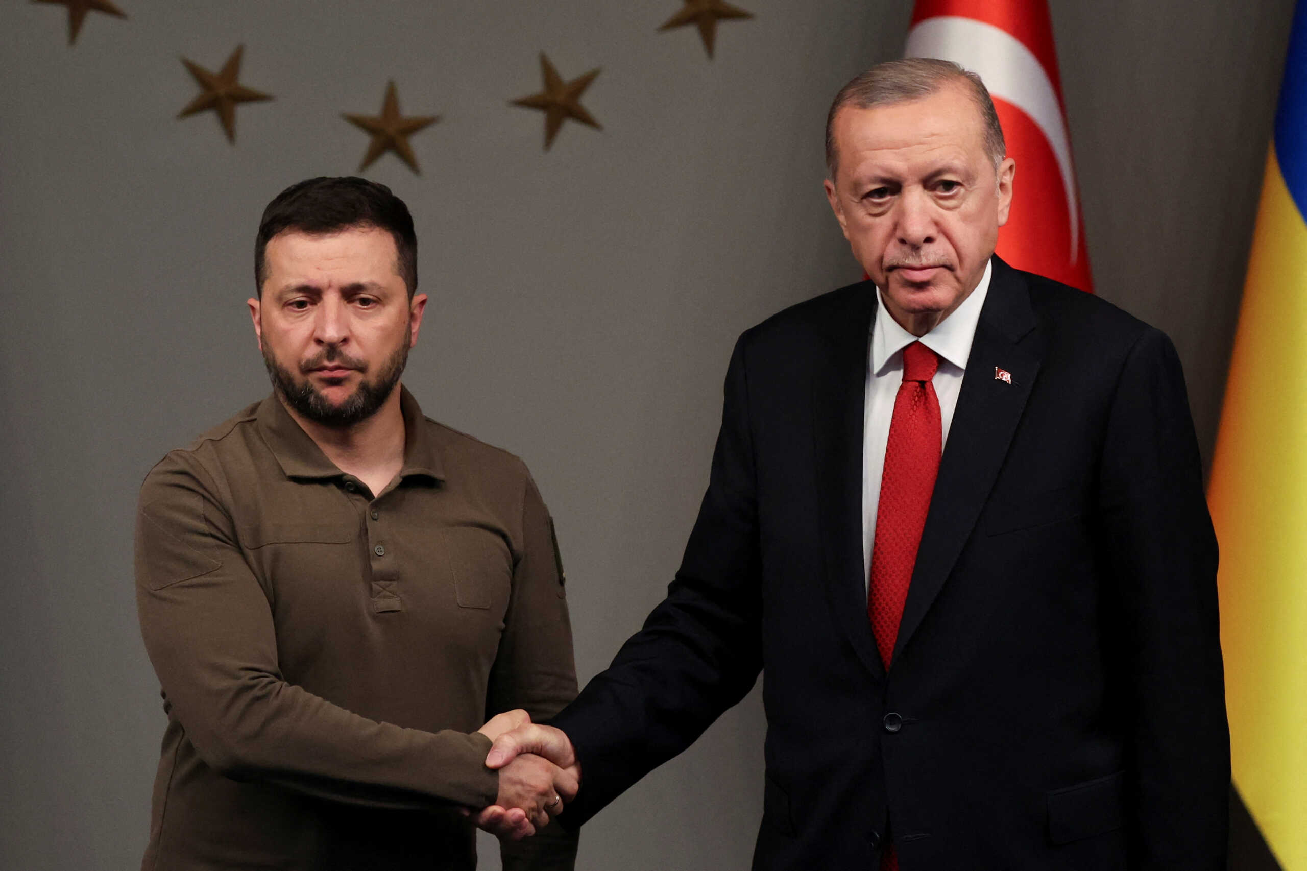Turkish President Tayyip Erdogan and Ukrainian President Volodymyr Zelenskiy shake hands as they attend a press conference in Istanbul, Turkey, July 8, 2023. REUTERS