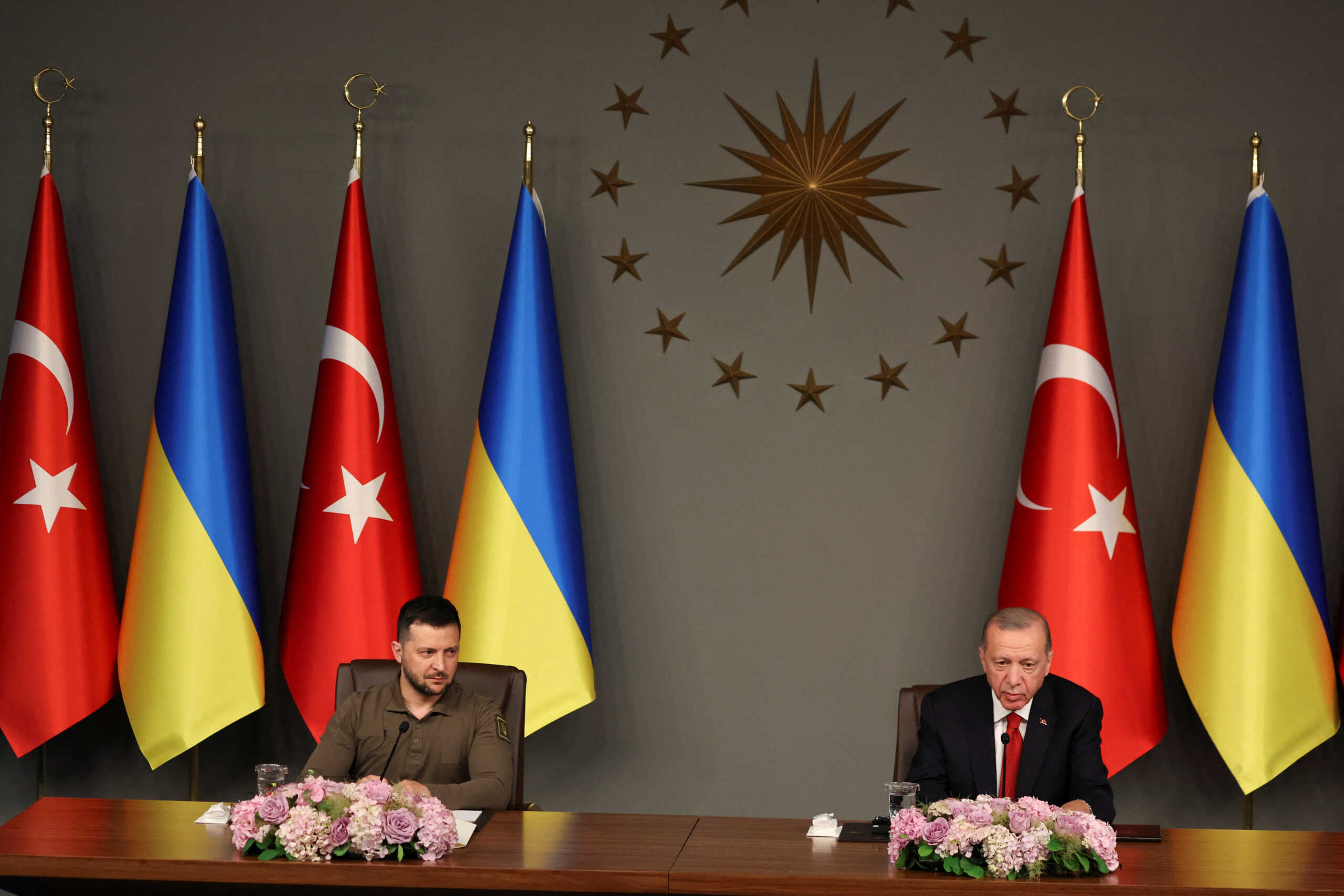 Turkish President Tayyip Erdogan and Ukrainian President Volodymyr Zelenskiy attend a press conference in Istanbul, Turkey, July 8, 2023. REUTERS