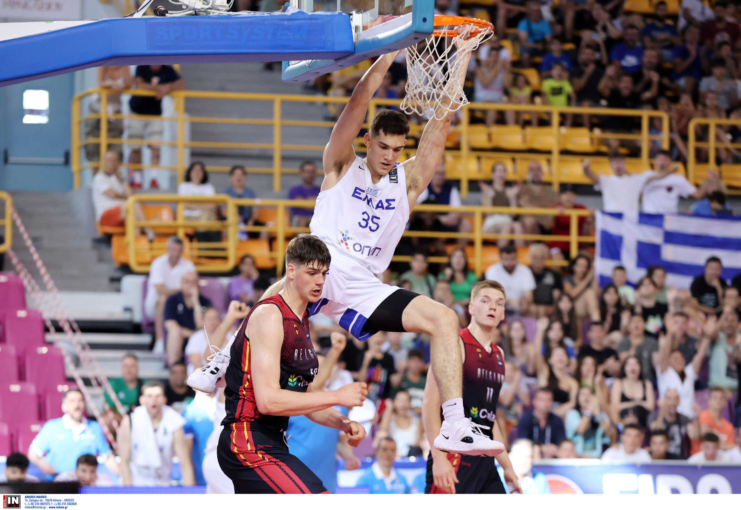 Ο Βαγγέλης Ζούγρης στην καλύτερη πεντάδα του Eurobasket U20 – Βούρκωσε κατά τη βράβευση του από τον Νίκο Ζήση