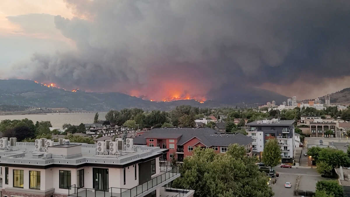 Καναδάς: Φωτιά εκτός ελέγχου - Πάνω από 20.000 άνθρωποι θα εκκενώσουν σήμερα το Γέλοουναϊφ