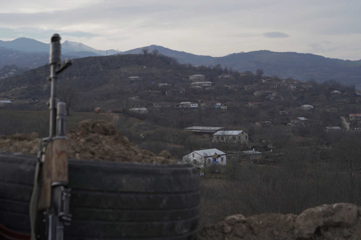 Ρωσία: Η Μόσχα κάλεσε το Αζερμπαϊτζάν να άρει τον αποκλεισμό βασικού οδικού άξονα προς την Αρμενία