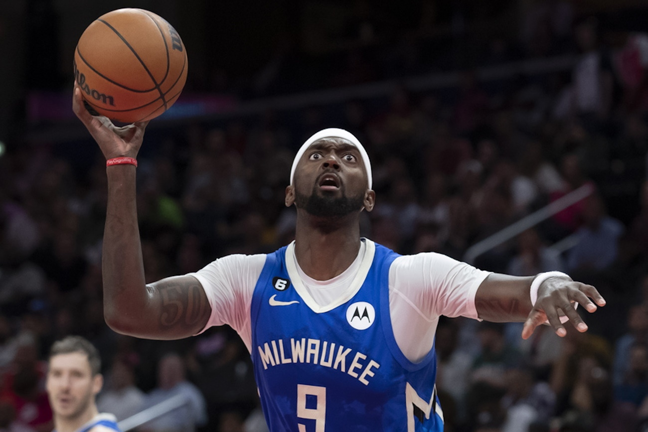 epa10559070 Milwaukee Bucks forward Bobby Portis looks toward the basket during the first half of the NBA basketball game between the Milwaukee Bucks and the Washington Wizards, at Capital One Arena in Washington, DC, USA, 04 April 2023.  EPA