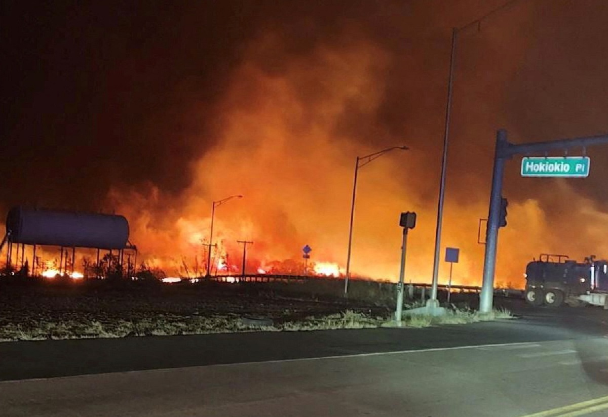 A wildfire burns on the island of Maui near an intersection in Lahaina, Hawaii, U.S. August 9, 2023.  Zeke Kalua