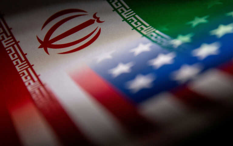 Το Ιράν ζητά 330 εκατομμύρια δολάρια από τις ΗΠΑ για τον ρόλο τους στο πραξικόπημα του 1980