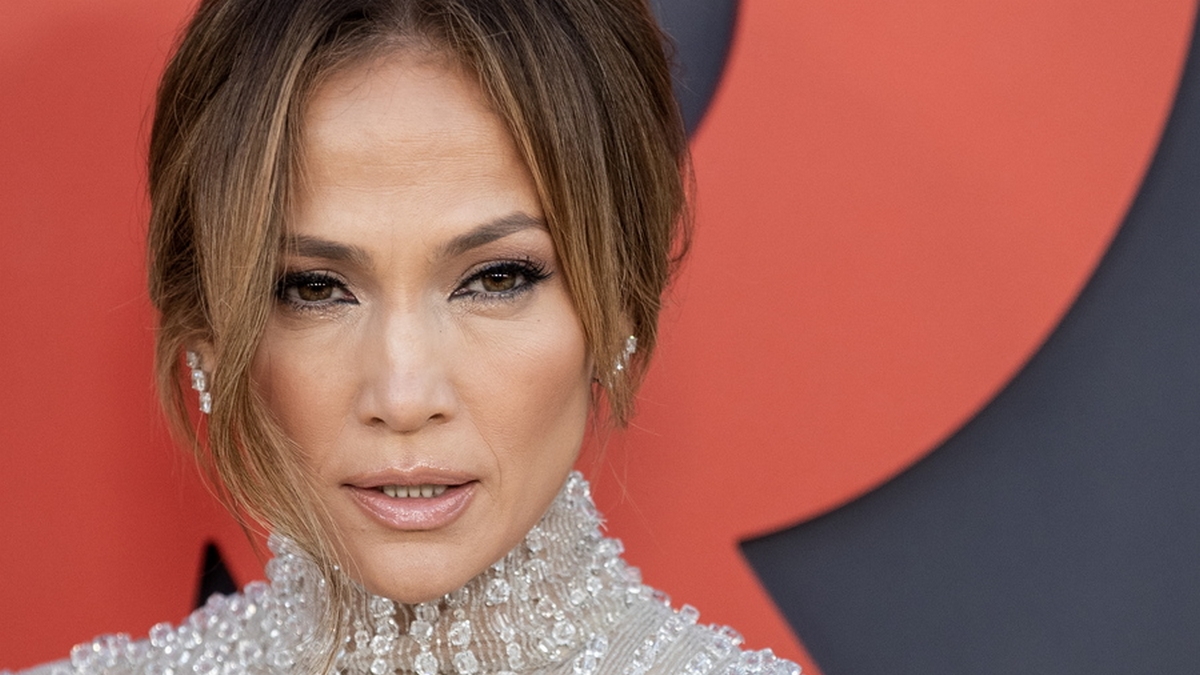 epa10546376 US actress and singer Jennifer Lopez attends the premiere of ‘Air’ at the Regency Village Theatre in Los Angeles, California, USA, 27 March 2023. The movie with be released in theaters on April 5, 2023.  EPA