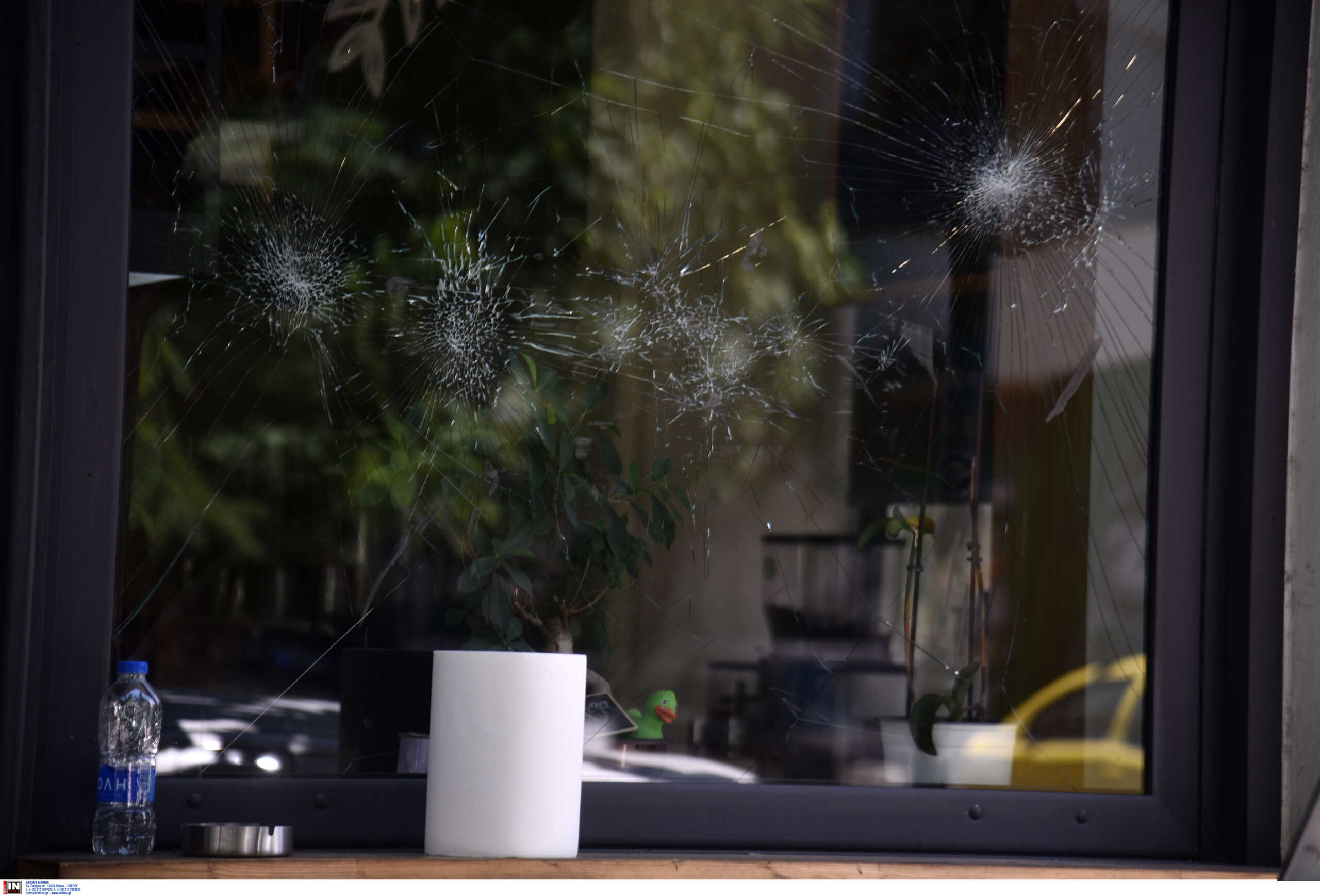 Δολοφονία στη Νέα Φιλαδέλφεια: Άγνωστοι έσπασαν το καφέ οπαδού του Παναθηναϊκού που κρατείται