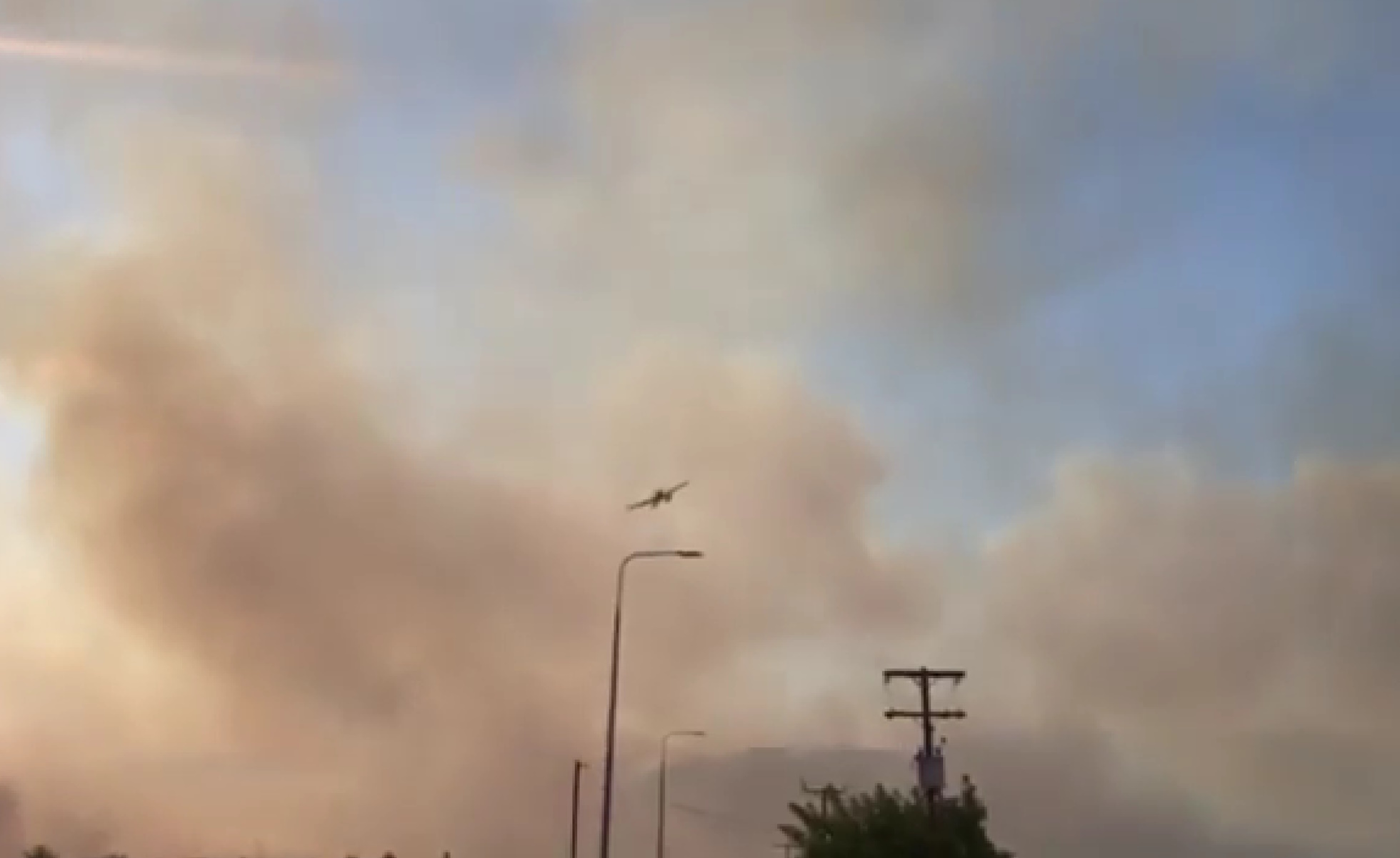 Φωτιά στην Εύβοια: Πύρινη κόλαση σε Νέα Αρτάκη και Ψαχνά, ξεπερνούν ακόμη και τα 8 μποφόρ οι άνεμοι