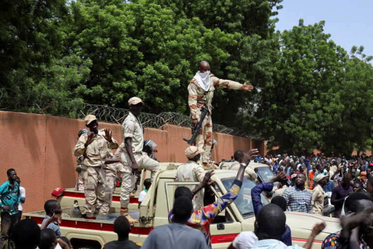 Γαλλία: επισπεύδει την αναχώρηση πολιτών της που βρίσκονται στο Νίγηρα μετά το πραξικόπημα
