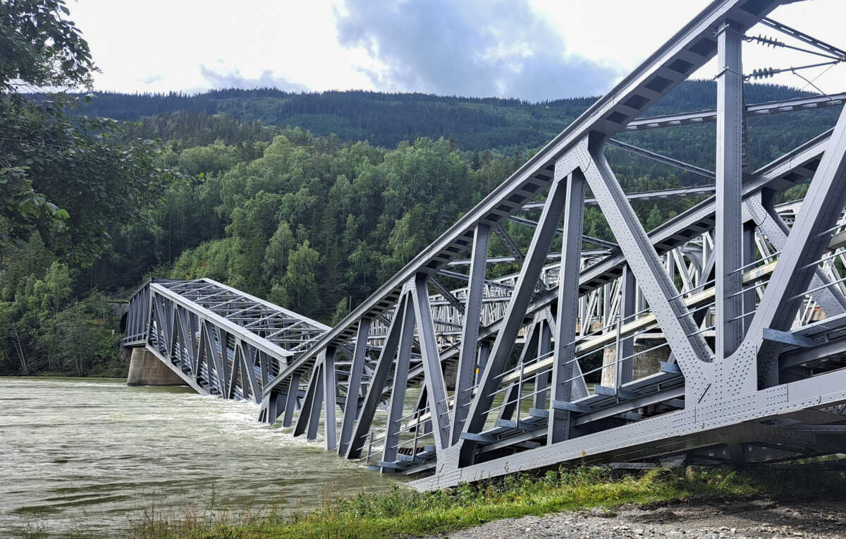Νορβηγία: Kατέρρευσε σιδηροδρομική γέφυρα λόγω πλημμυρών – Δεν υπήρξαν θύματα ή τραυματίες