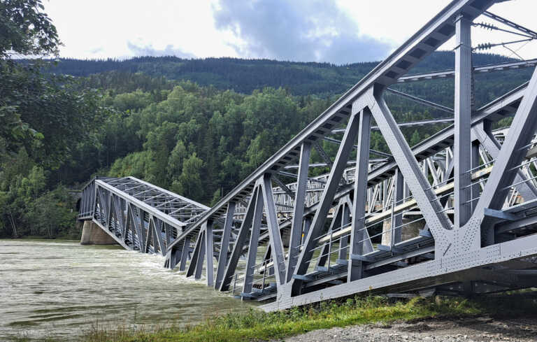 Kατέρρευσε σιδηροδρομική γέφυρα στη Νορβηγία λόγω πλημμυρών - Δεν υπήρξαν θύματα ή τραυματίες