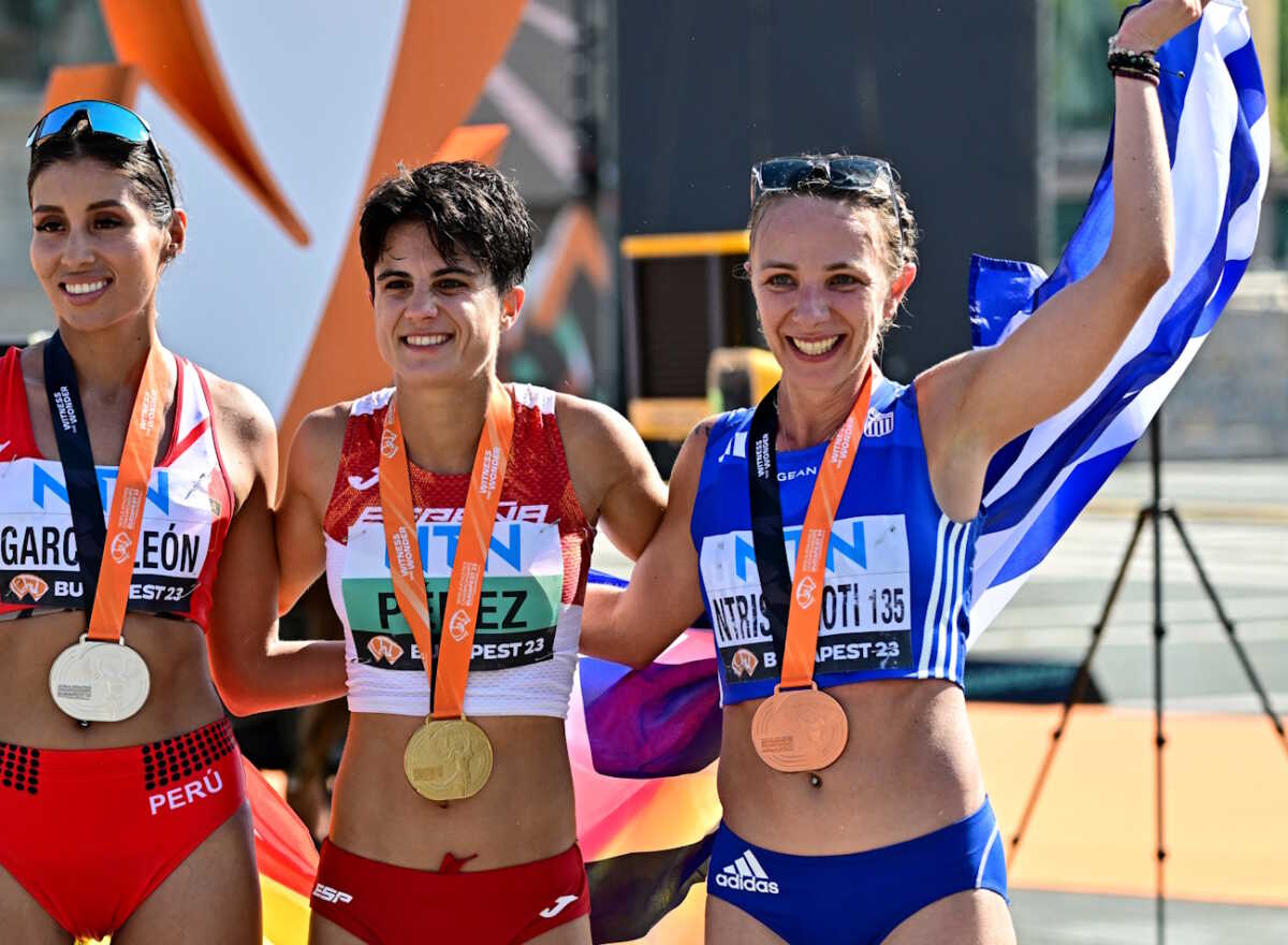 Athletics - World Athletics Championship - Women's 35 km Race Walk - Budapest, Hungary - August 24, 2023 Gold medallist Spain's Maria Perez celebrates after winning the women's 35 km race walk alongside silver medallist Peru's Kimberly Garcia Leon and bronze medallist Greece's Antigoni Ntrismpioti REUTERS