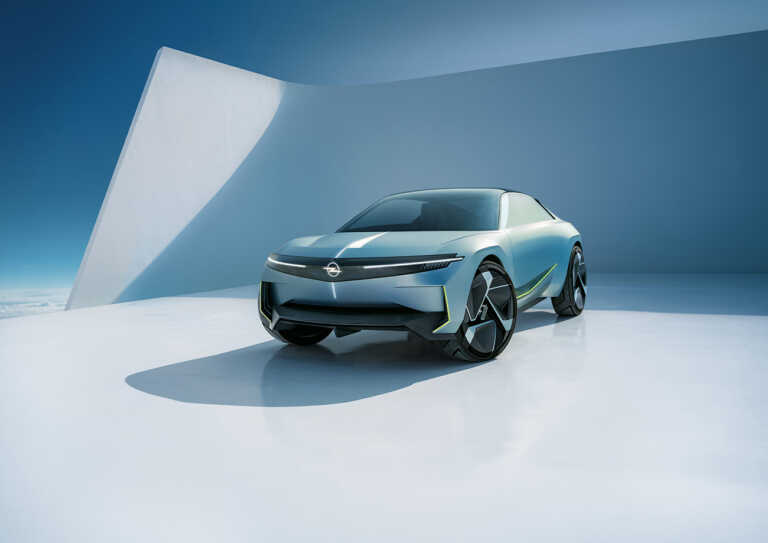 Το Opel Experimental δείχνει το όραμα της μάρκας για το μέλλον