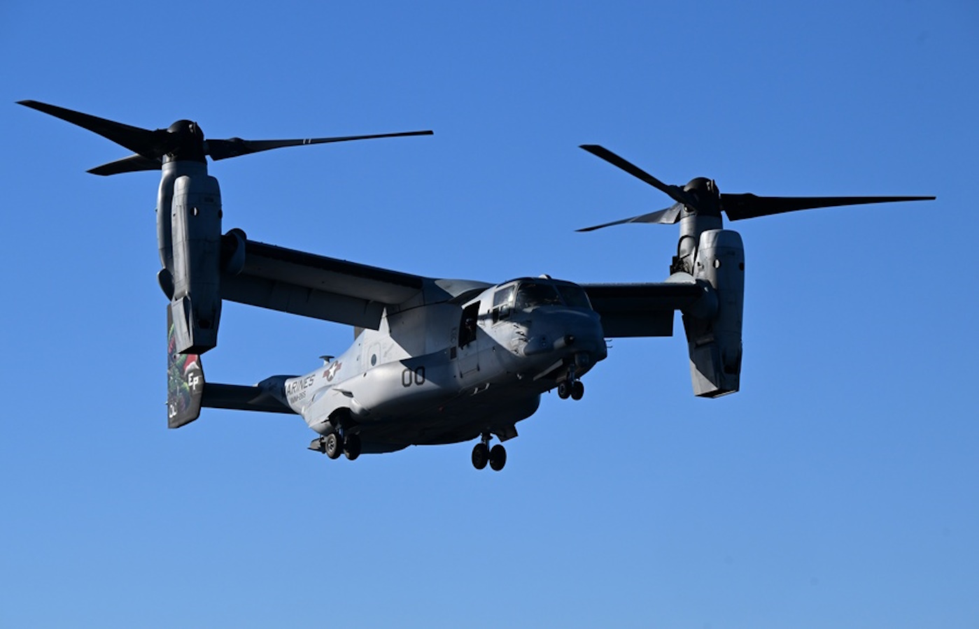 epa10701107 An MV-22B Osprey prepares to land on the USS America off the coast of Brisbane, Australia 20 June 2023. The USS America, an aircraft carrier-like ship that's part of the Seventh Fleet, has been on exercises in the Indo-Pacific and is visiting Queensland.  EPA