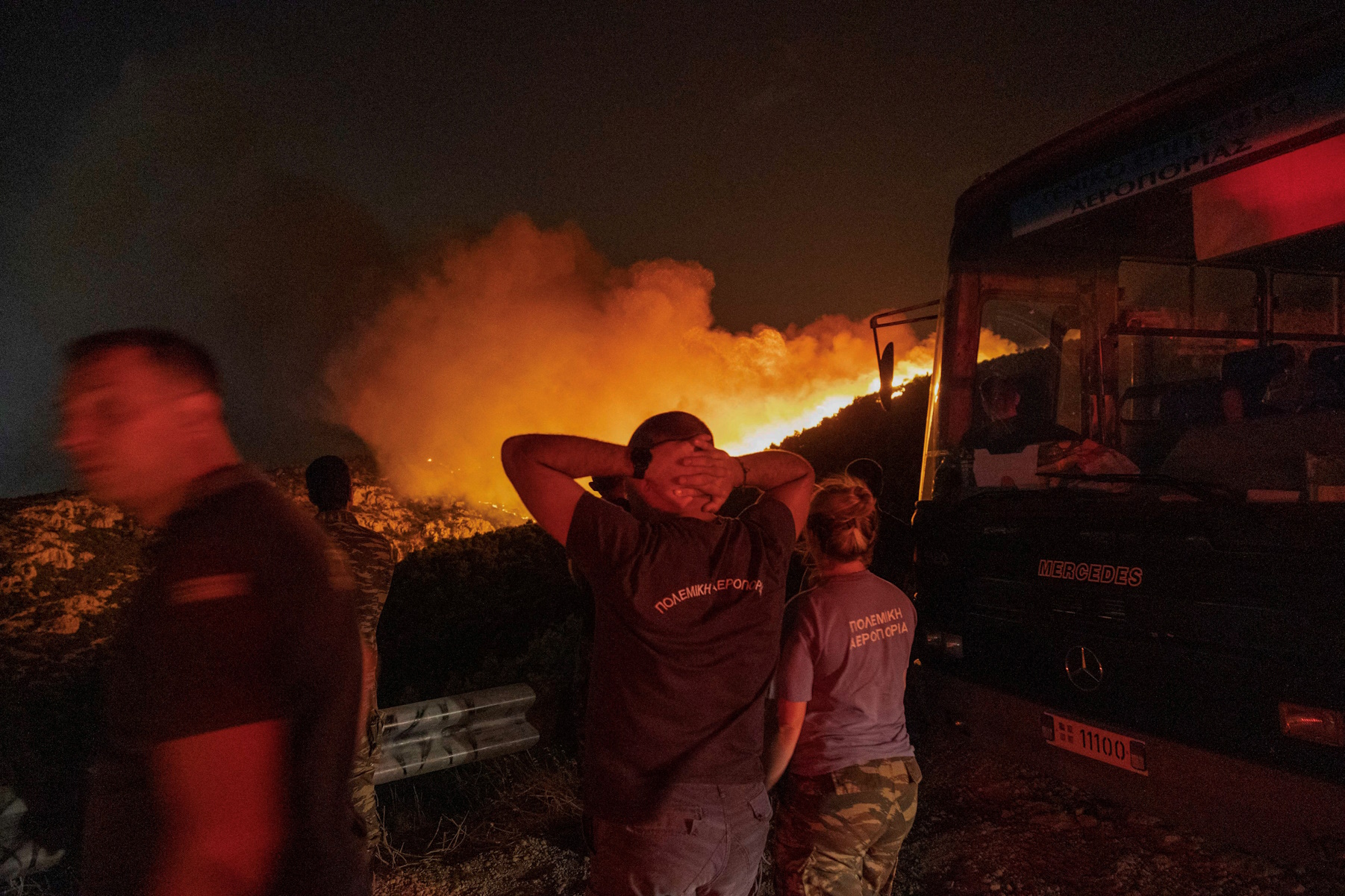 Φωτιά στην Πάρνηθα: Μάχη με τις αναζωπυρώσεις – Η εικόνα σε Έβρο, Ροδόπη και Βοιωτία