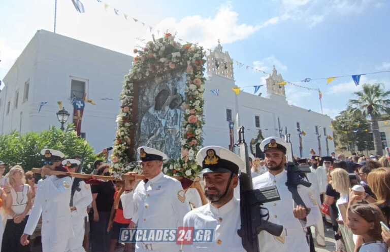 Γιορτάστηκε με λαμπρότητα στον Ιερό Ναό της Παναγίας Εκατονταπυλιανής η Κοίμηση της Θεοτόκου στην Πάρο