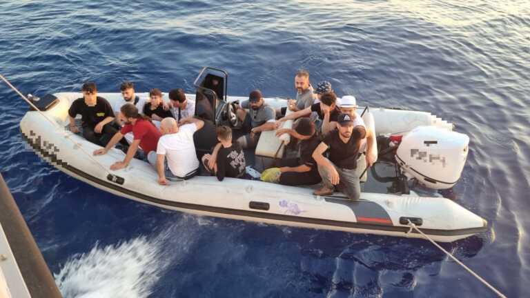 Διασώθηκαν 33 μετανάστες και συνελήφθησαν δυο διακινητές σε δυο διαφορετικές επιχειρήσεις του Λιμενικού στη Ρόδο