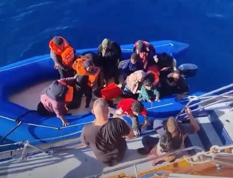 Διάσωση 13 μεταναστών και σύλληψη του διακινητή τους στη Σάμο - Βίντεο του λιμενικού