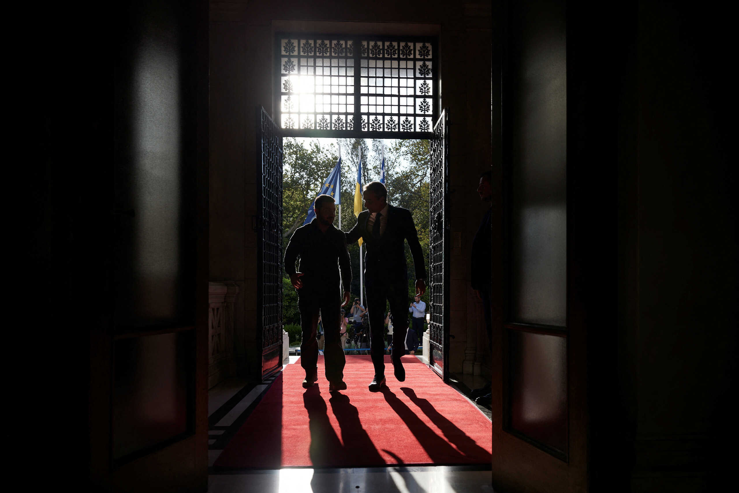 Greek Prime Minister Kyriakos Mitsotakis welcomes Ukrainian President Volodymyr Zelenskiy at the Maximos Mansion in Athens, Greece, August 21, 2023. Dimitris Papamitsos