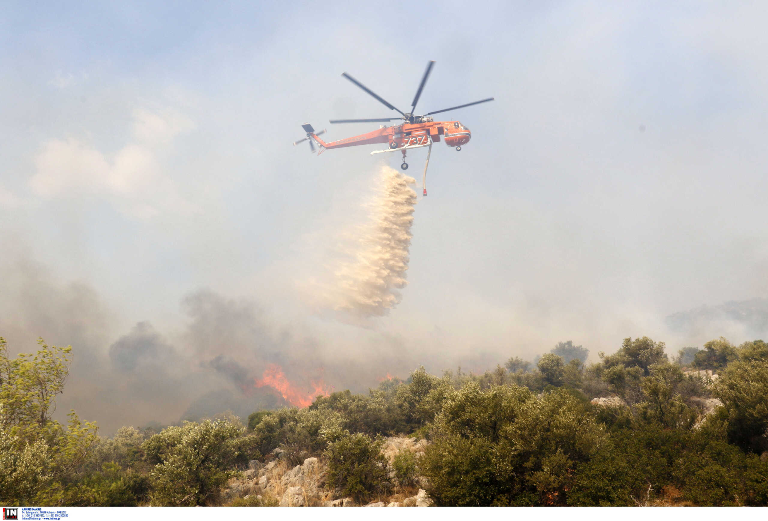 Σχεδόν 350 ώρες στον αέρα εδώ και 5 ημέρες τα πυροσβεστικά αεροσκάφη της Πολεμικής Αεροπορίας