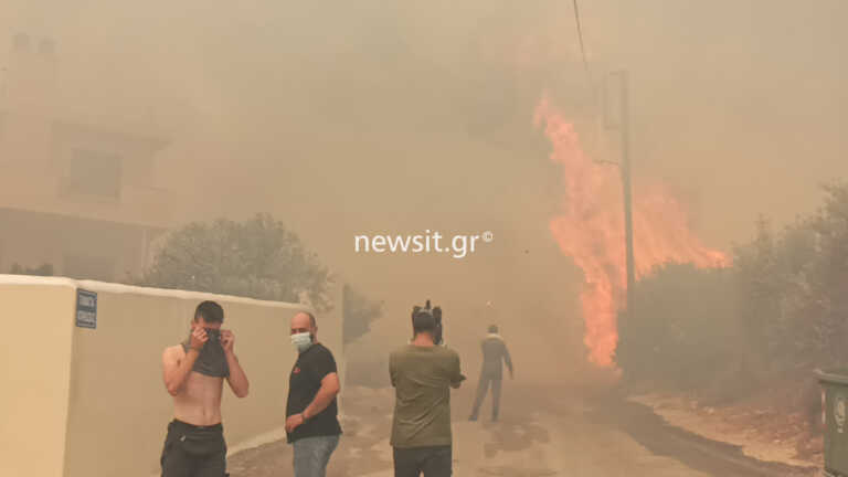 Η πύρινη λαίλαπα «σαρώνει» την Πάρνηθα, αγνοείται 77χρονος στη Χασιά! - Εκκενώνονται οικισμοί, καίγονται σπίτια!