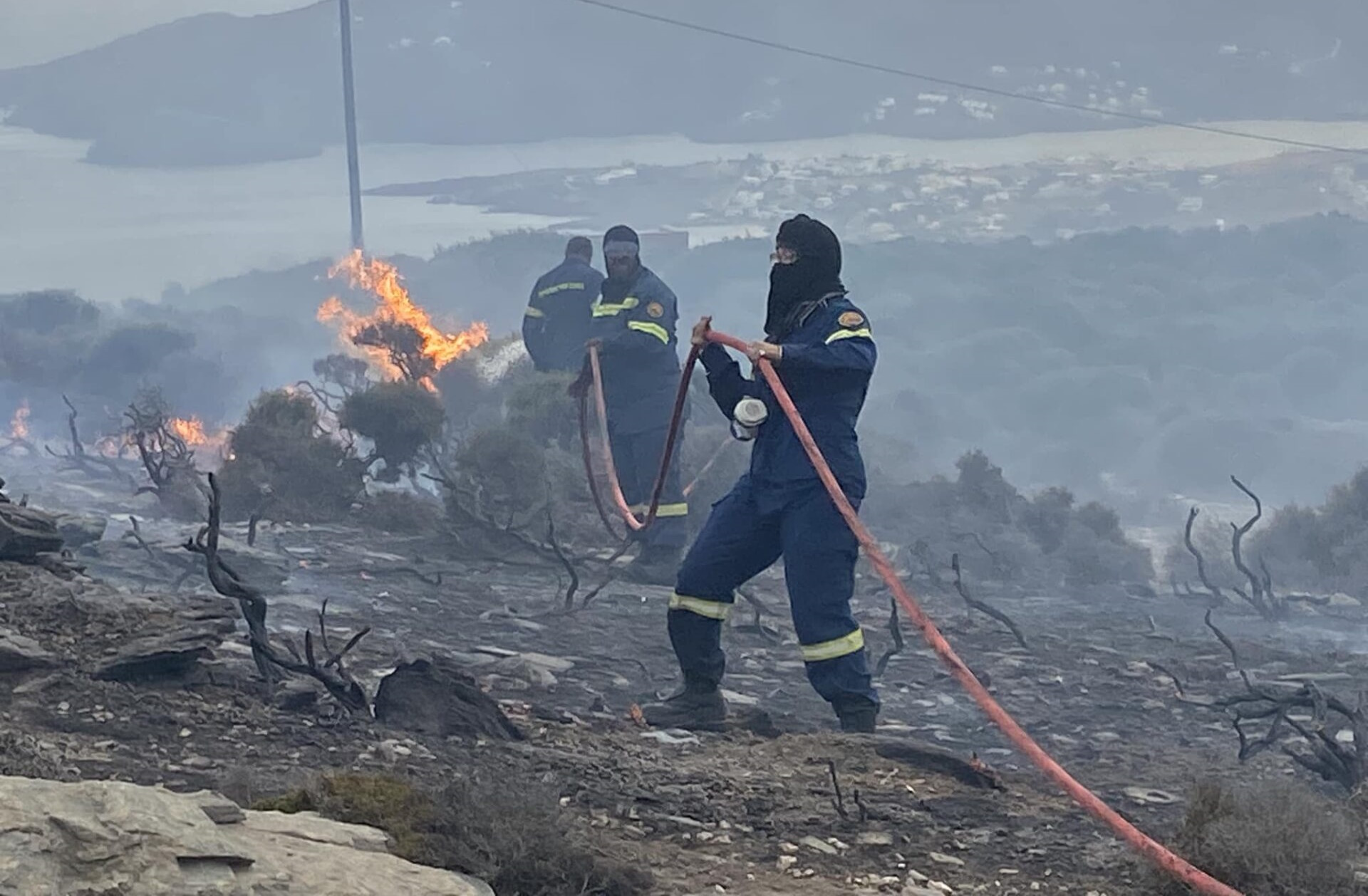 Φωτιά στην Άνδρο: Τέσσερα μέτωπα στο νησί – Δύσκολη η κατάσταση στο Βιτάλι