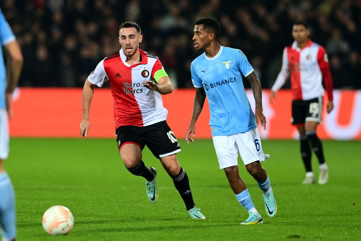 epa10284322 (L-R) Orkun Kokcu of Feyenoord, Marcos Antonio of Lazio Roma during the UEFA Europa League Group F match between Feyenoord and Lazio Roma at Feyenoord Stadion de Kuip in Rotterdam, Netherlands, 03 November 2022.  EPA