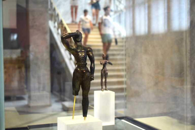 Εθνικό Αρχαιολογικό Μουσείο: Η «παράξενη ιστορία ενός κούρου από την Κρήτη» στο Αθέατο Μουσείο