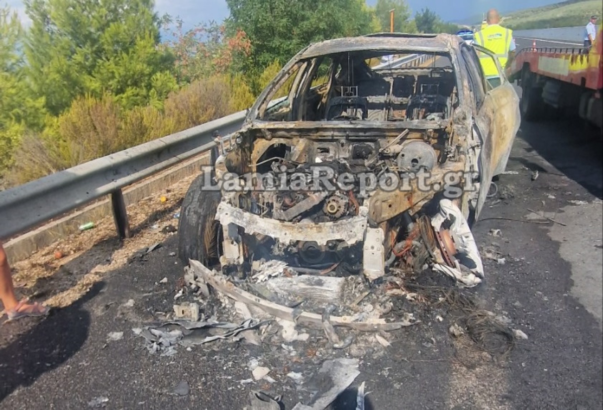 Φθιώτιδα: «Λαμπάδιασε» ξαφνικά εν κινήσει αυτοκίνητο στην Εθνική Οδό Λαμίας – Θεσσαλονίκης και κάηκε ολοσχερώς