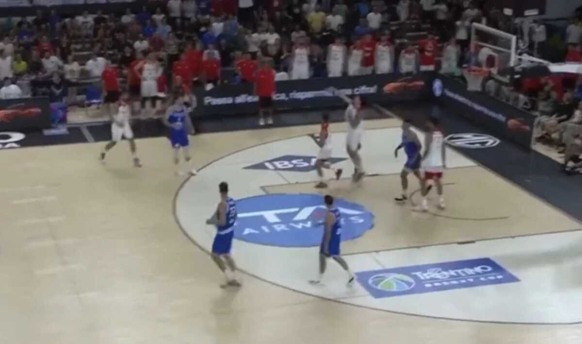 Το αδιανόητο buzzer beater τρίποντο από τη μία μπασκέτα στην άλλη στο Ιταλία – Τουρκία