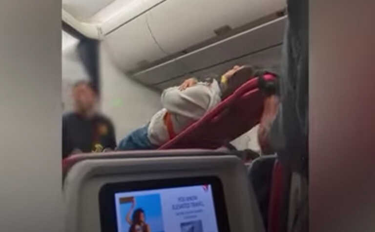 Βίντεο μέσα από το αεροπλάνο της Delta Airlines με τους 11 τραυματίες μετά από μεγάλες αναταράξεις