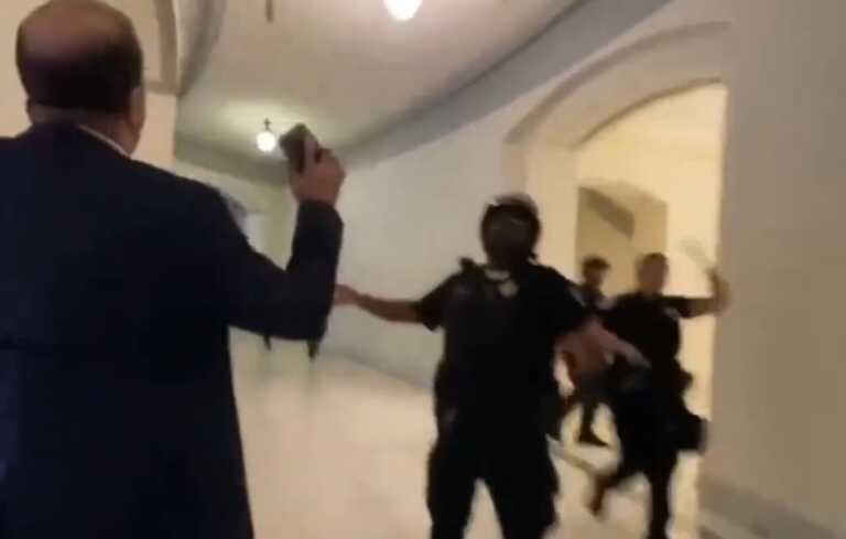 Συναγερμός στο Καπιτώλιο των ΗΠΑ για «ένοπλο» σε κτίριο της Γερουσίας - Δεν βρήκαν κανέναν