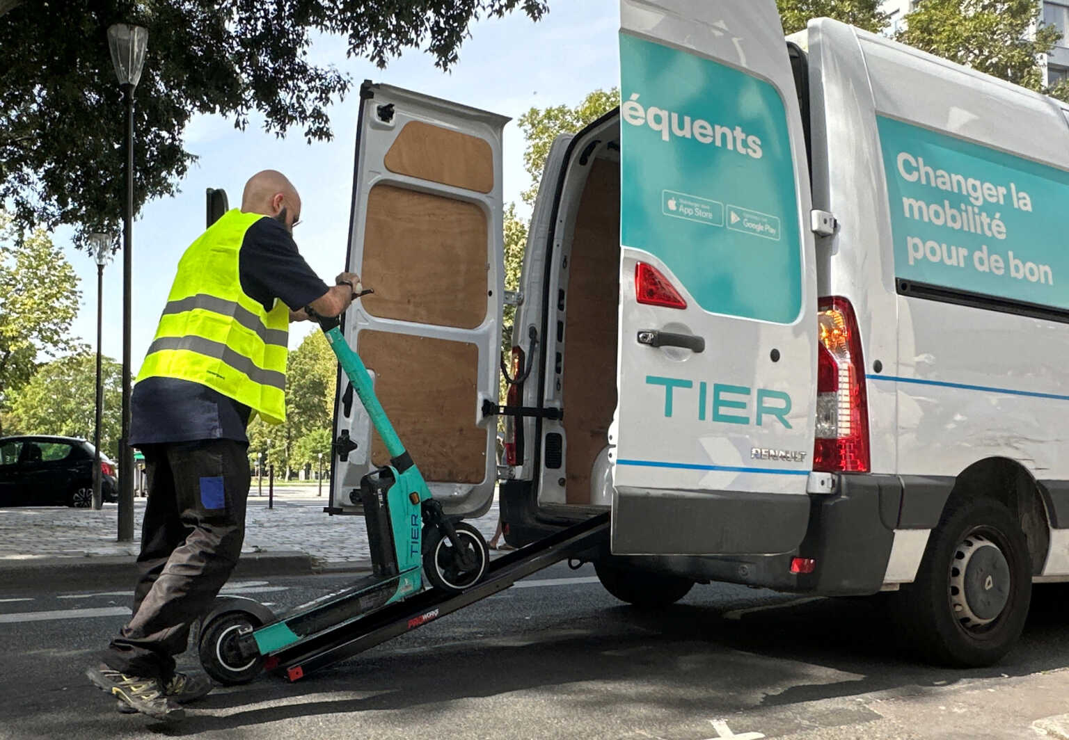 Τέλος τα ηλεκτρικά πατίνια στους δρόμους του Παρισιού