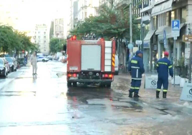 Πλημμύρισε κεντρικός δρόμος της Θεσσαλονίκης - Έσπασε αγωγός νερού, χωρίς ρεύμα η περιοχή