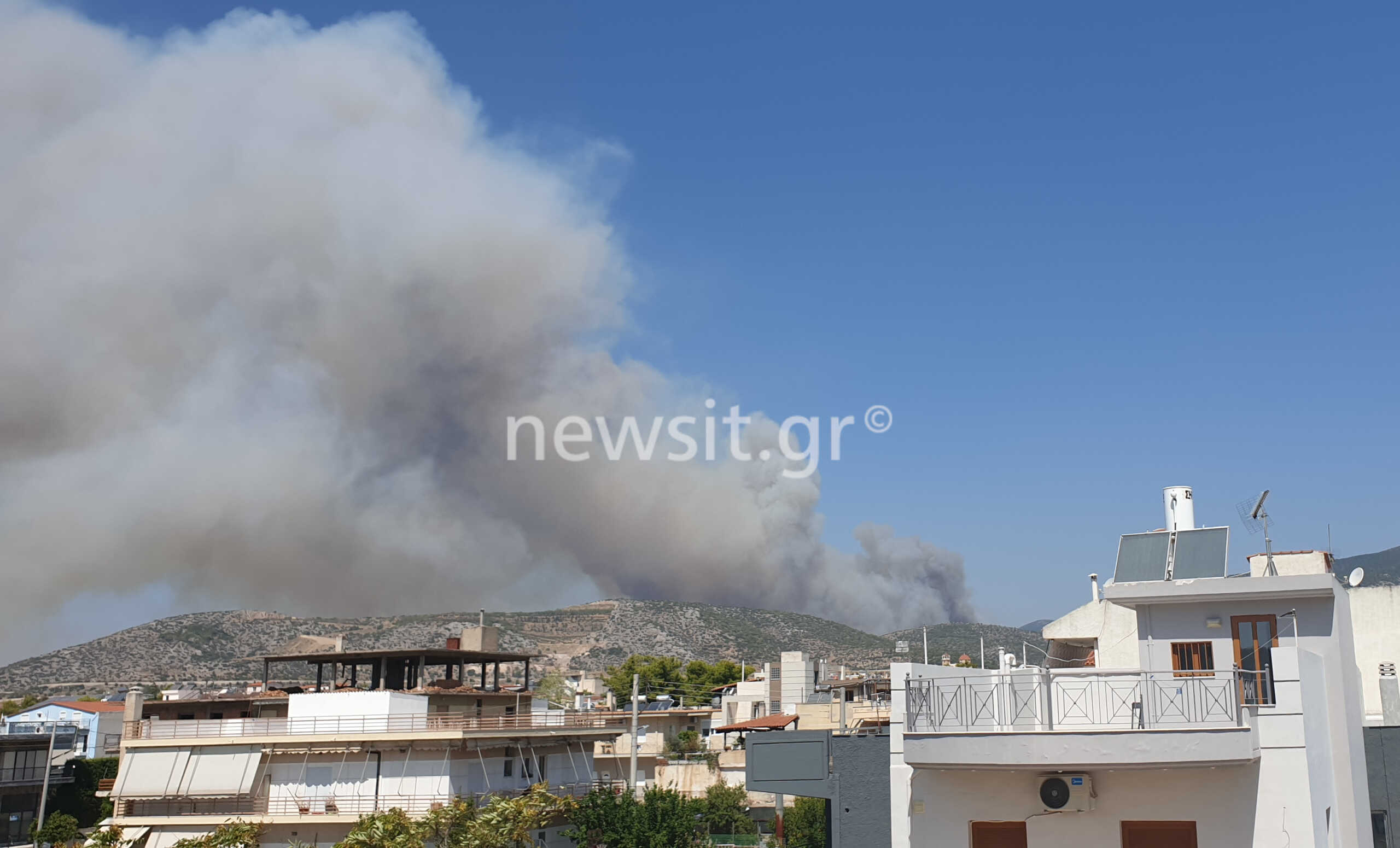 Φωτιά στην Φυλή – Καίει δασική έκταση κοντά στη Μονή Κλειστών